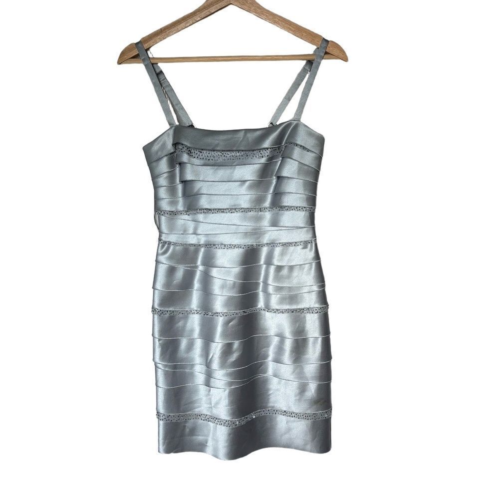 BCBGMAXAZRIA Cocktail Dress Size 0 Silver Grey Tiered Beaded Embellished Party